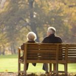 Consejo cuidar personas mayores en otoño - DeboSaber.cl