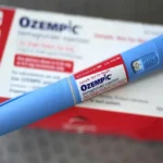 Medicamentos GLP-1 como el Ozempic, cuyo consumo alcanza al 10% de los chilenos según estudio de Bain & Company