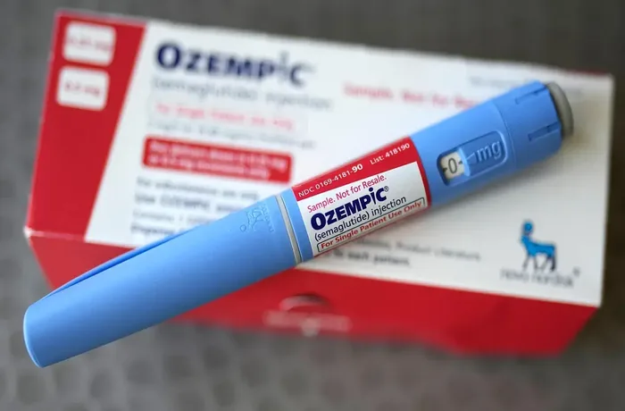 Medicamentos GLP-1 como el Ozempic, cuyo consumo alcanza al 10% de los chilenos según estudio de Bain & Company