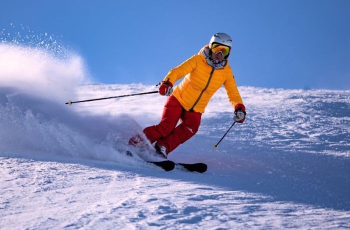 Disfruta la nieve sin lesiones: Especialista entrega consejos para evitar accidentes