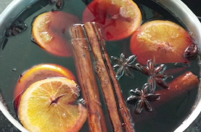 Receta de Vino Navegado: ¡Descubre cómo preparar esta deliciosa bebida invernal en casa! 1 Receta de Vino Navegado: ¡Descubre cómo preparar esta deliciosa bebida invernal en casa!