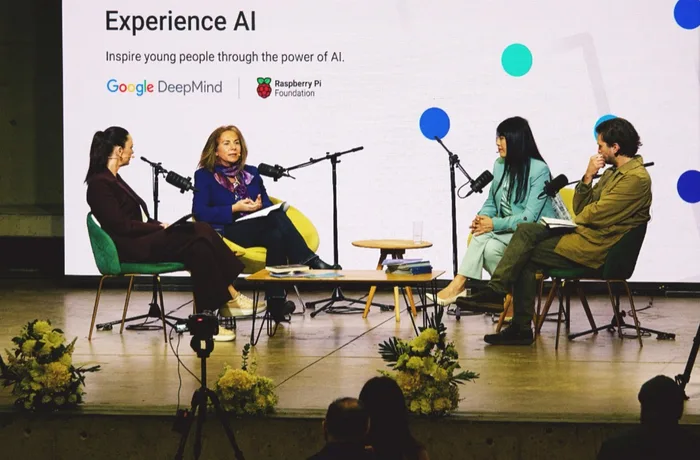 Panel de lanzamiento de Experience AI en Chile, programa de alfabetización en inteligencia artificial para docentes