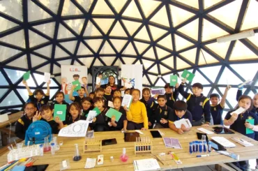 Estudiantes del Colegio La Greda de Puchuncaví en la feria científica del programa Energía en Acción
