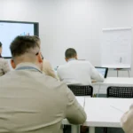 Trabajadores en una capacitación financiada con franquicia tributaria SENCE en Chile