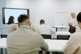Trabajadores en una capacitación financiada con franquicia tributaria SENCE en Chile