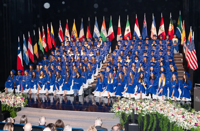 Ceremonia de graduación del Colegio Internacional Nido de Águilas en Santiago