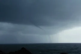 Tromba marina frente a la costa de Chaihuín, en la Región de Los Ríos, Chile