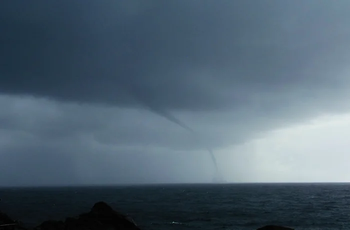 Tromba marina frente a la costa de Chaihuín, en la Región de Los Ríos, Chile
